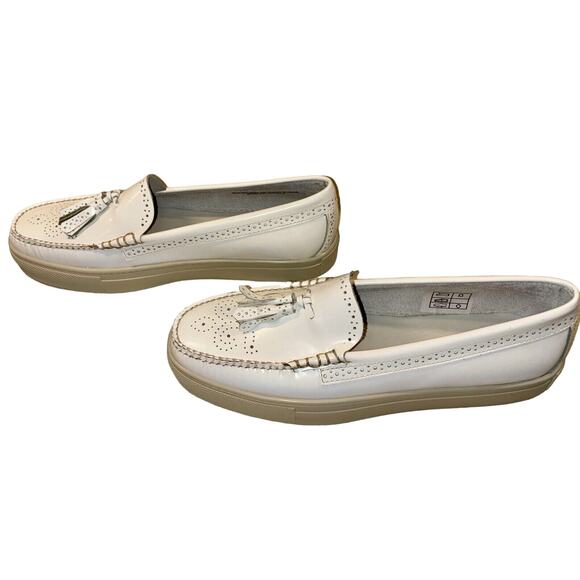 G.H.Bass Women's Loafer Sneakers Tassels Perforated Leather Size 10 White EUC - Picture 4 of 13